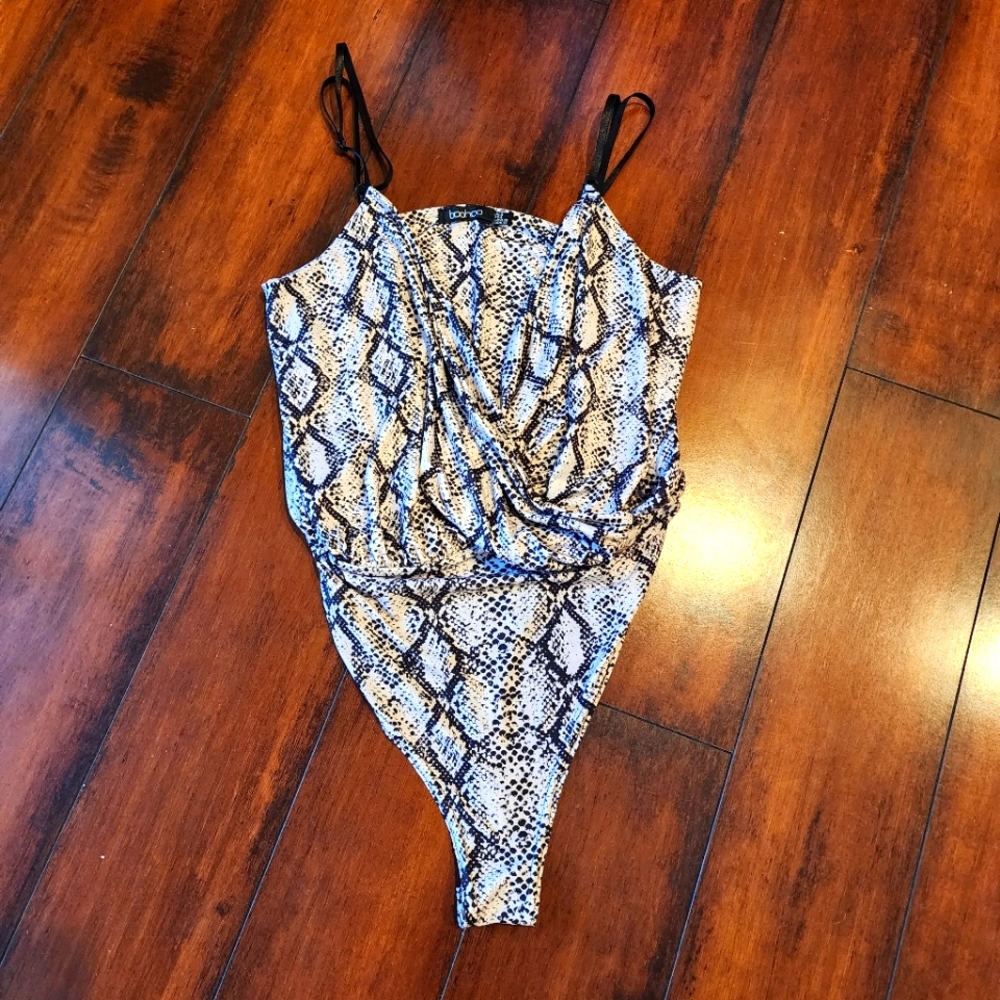 New Boohoo top Animal Print